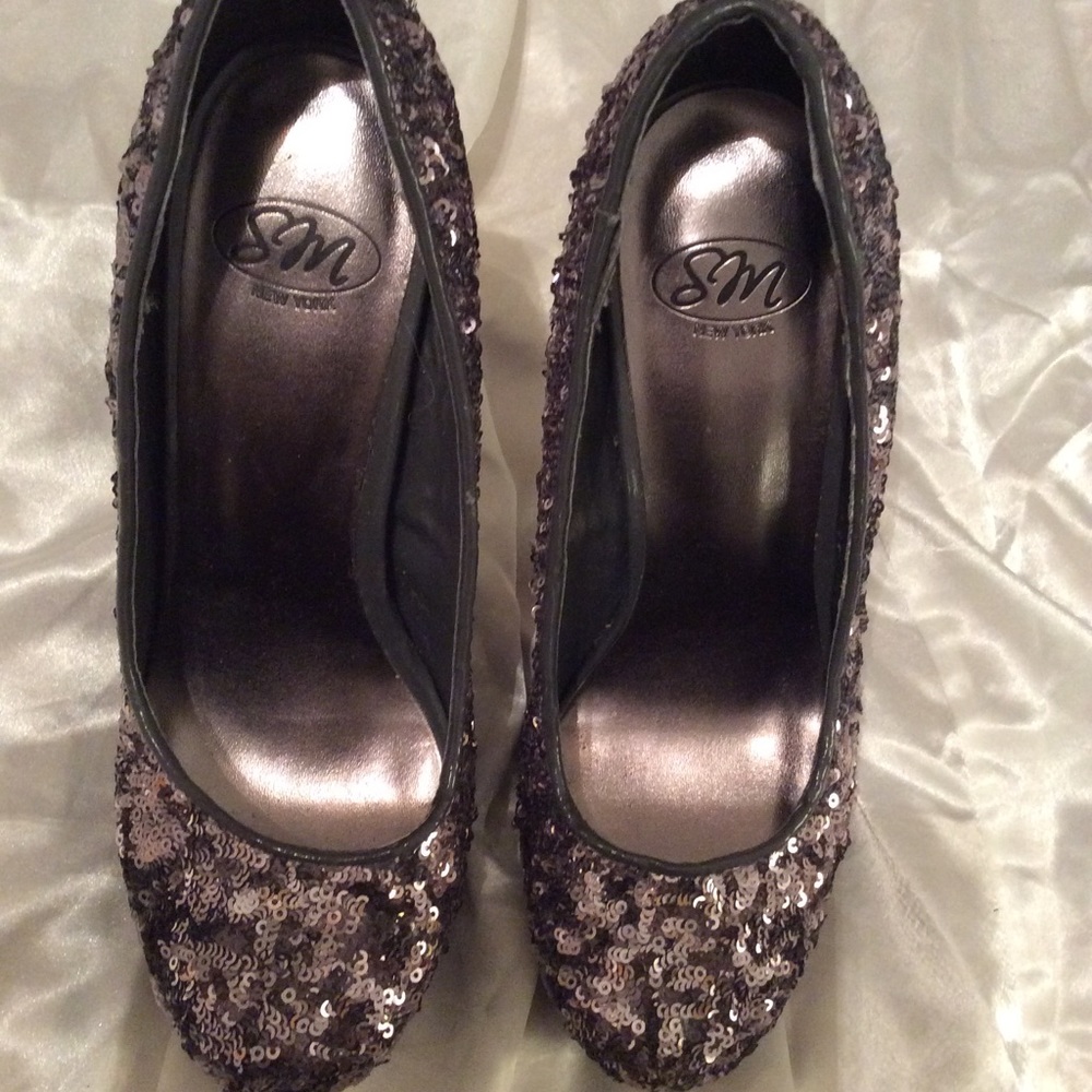 SM Grey Satin and Sequin Platform Pumps Sz 7